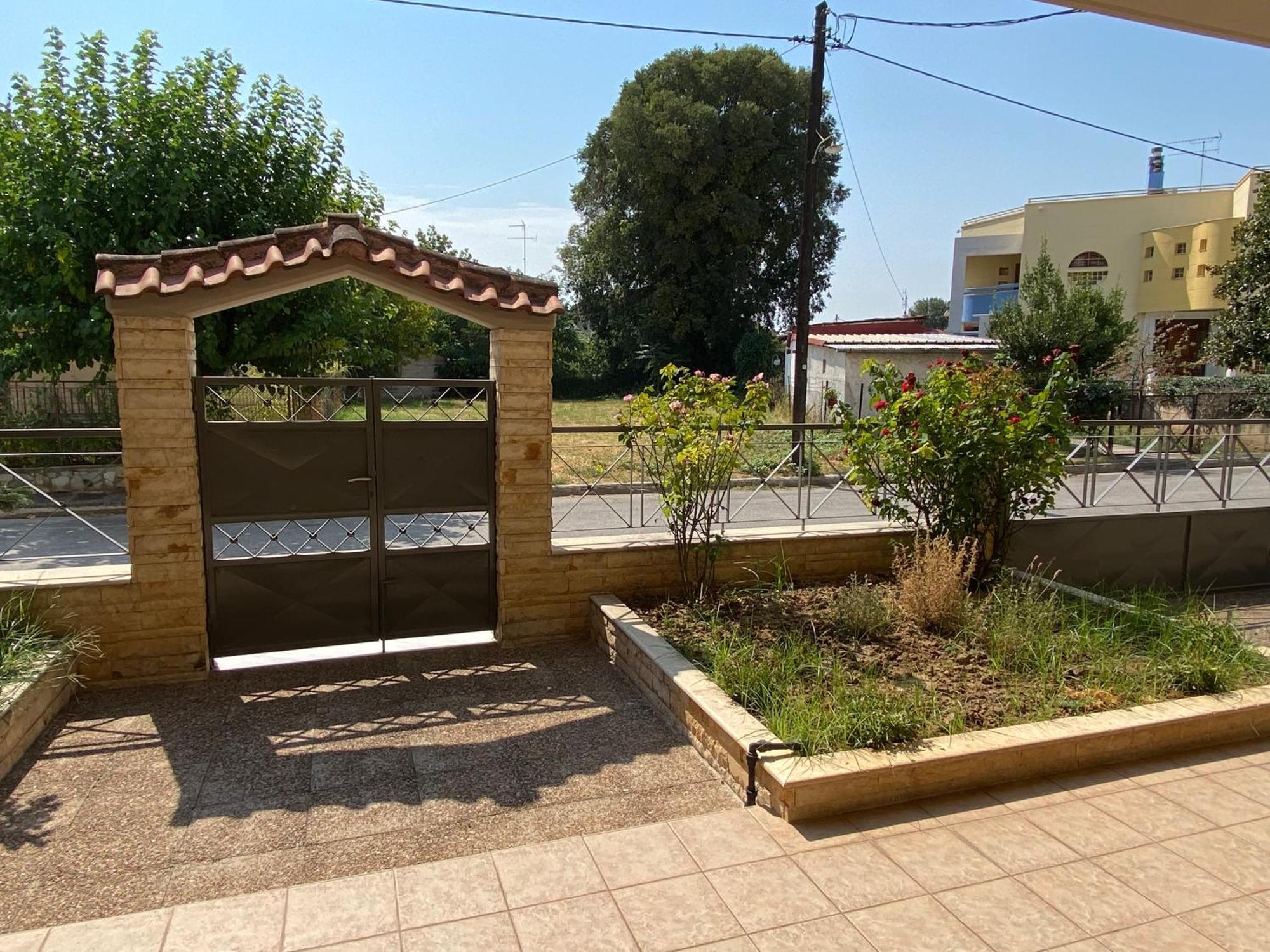 Cozy & Quiet City Apartment Trikala  Exterior photo