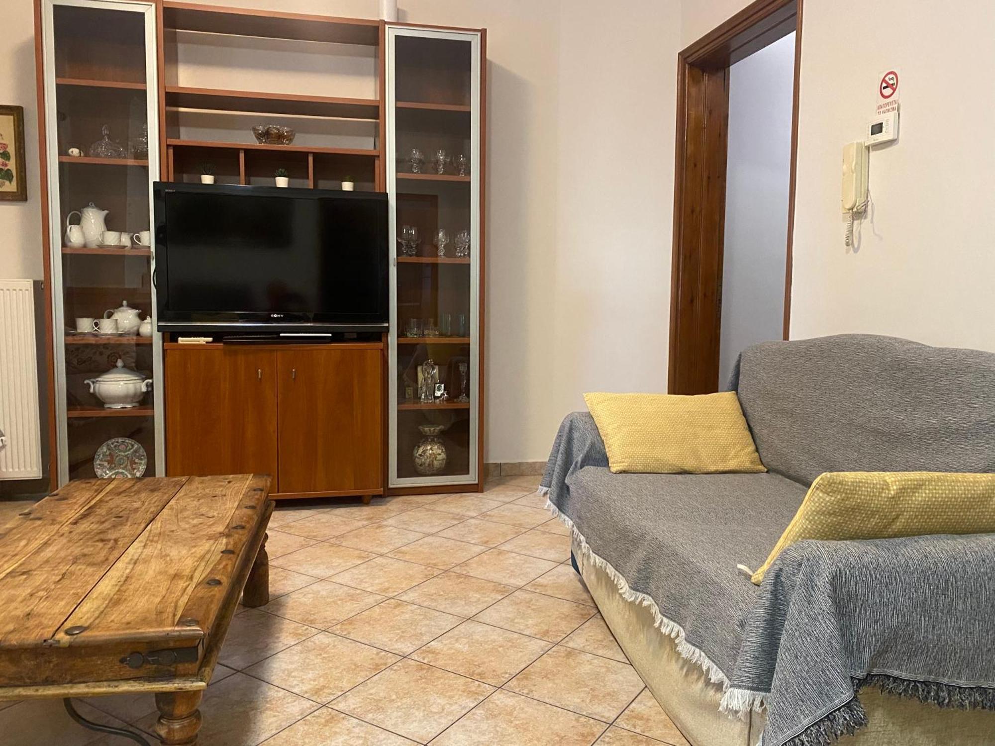 Cozy & Quiet City Apartment Trikala  Exterior photo